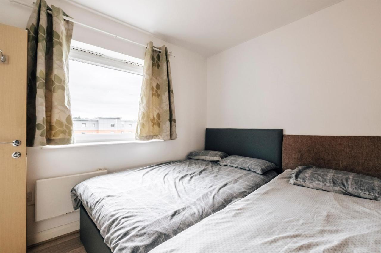 Lloyd St Apartment — Photos 3