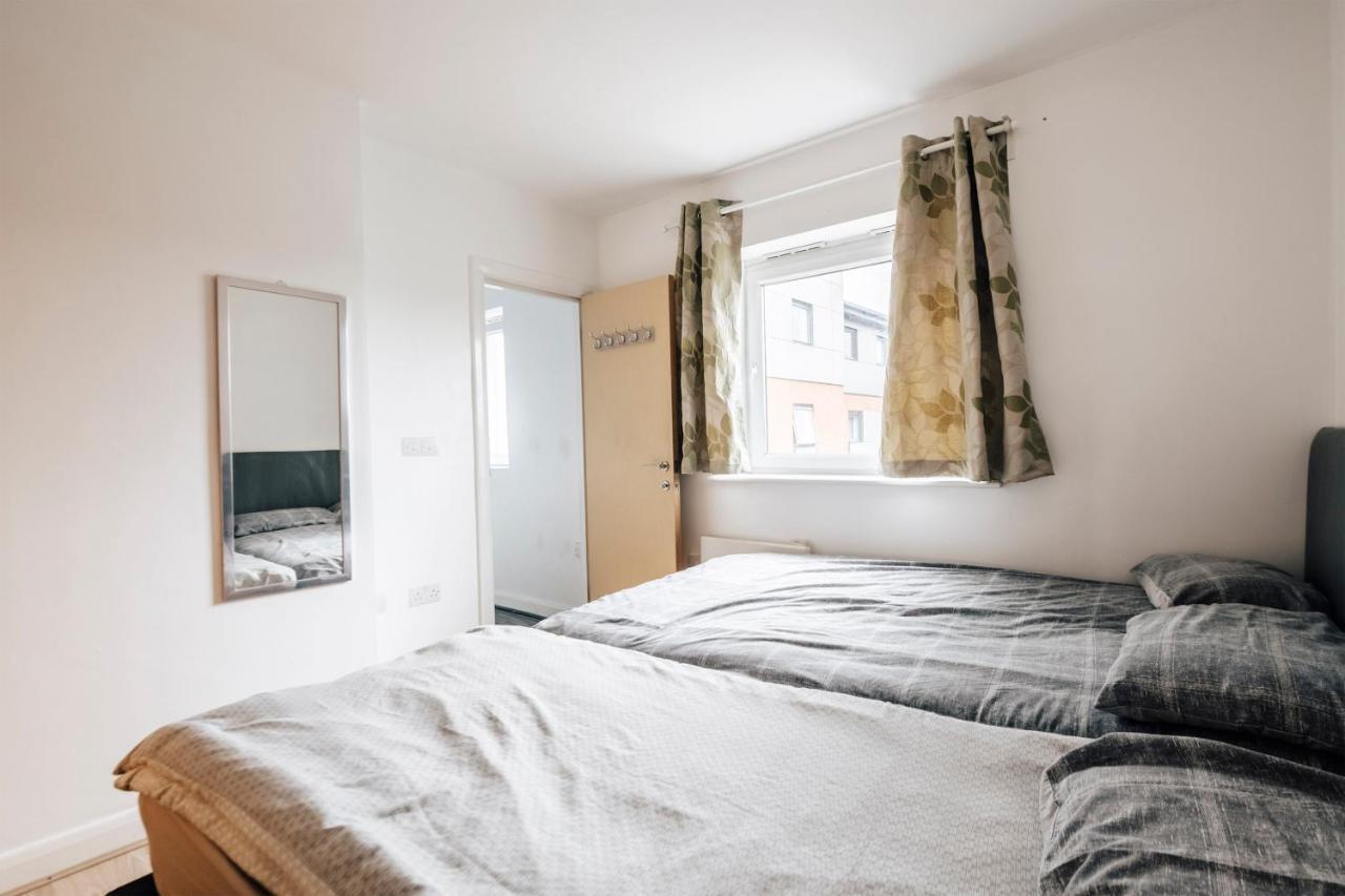 Lloyd St Apartment — Photos 2